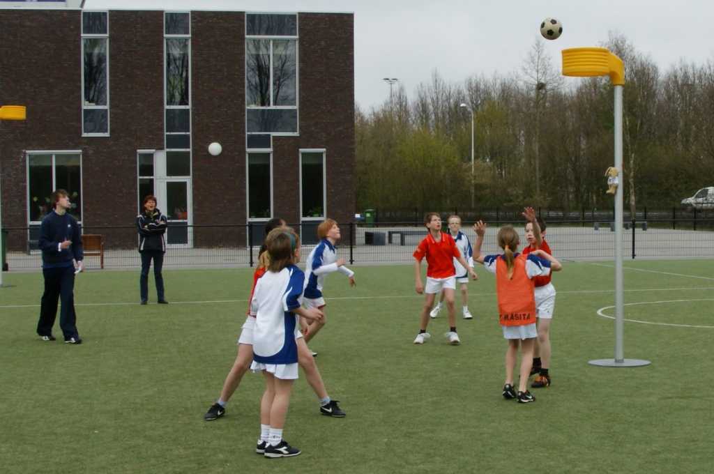 Korfbal E2 10 april 2010 -8.JPG